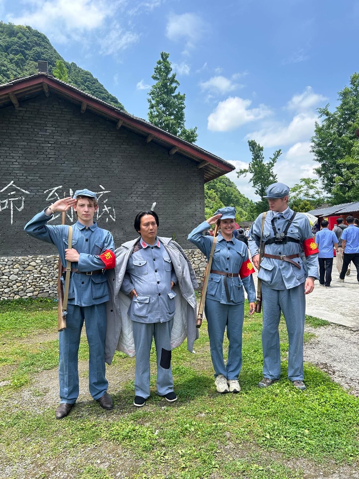 Shaking hands with the Mao actor at Loushan Pass